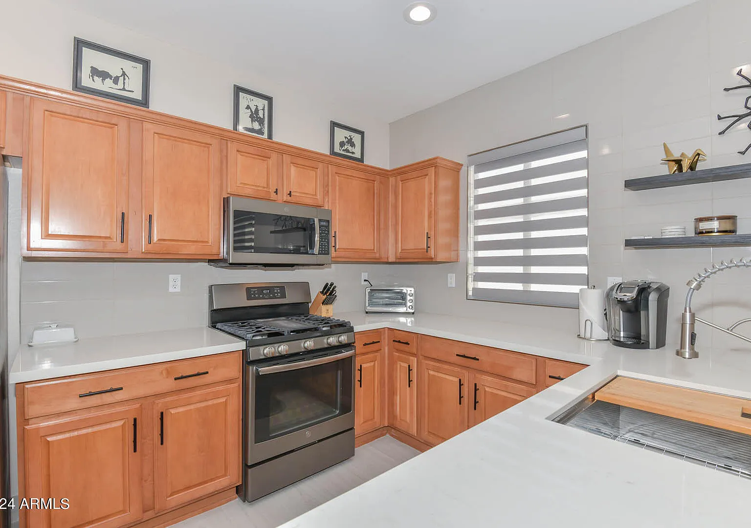 3 bed, 2.0 bath, 1490 sqft, $3,200 — Photo 3