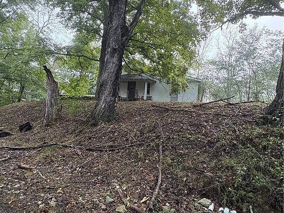 5th image of 3075 S Bloomington Trail Road