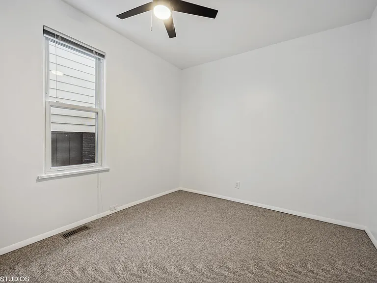 1637 W Barry Ave #1 — Photo 6