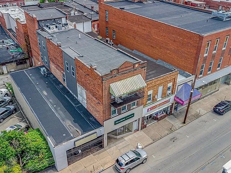 1st image of 526 Fallowfield Ave
