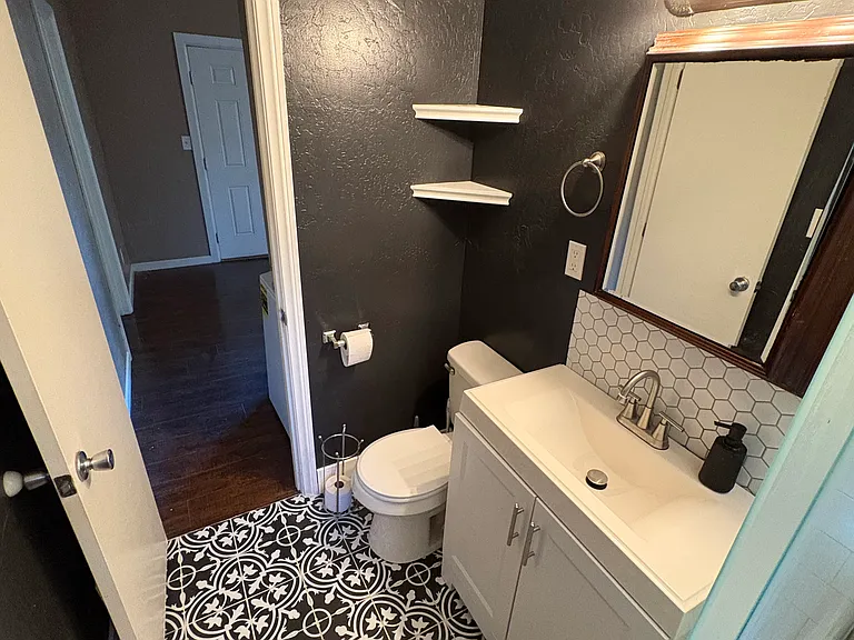6724 Western Ave — Photo 8
