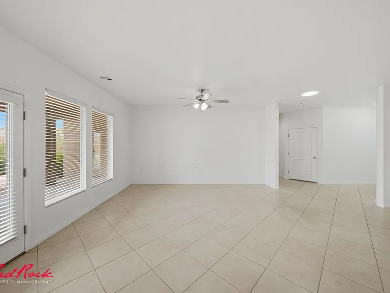 1546 Morane Manor Dr — Photo 6