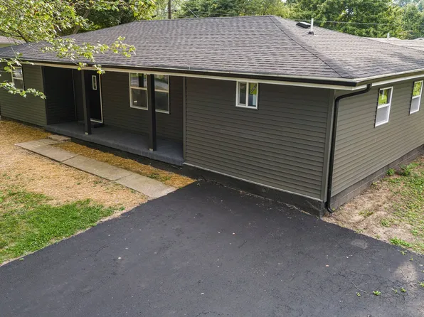 142 S Cyprus St, Austin, IN 47102