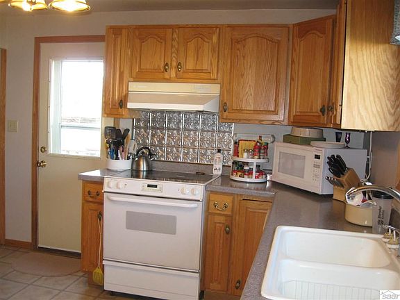 4th image of 406 15th Ave W