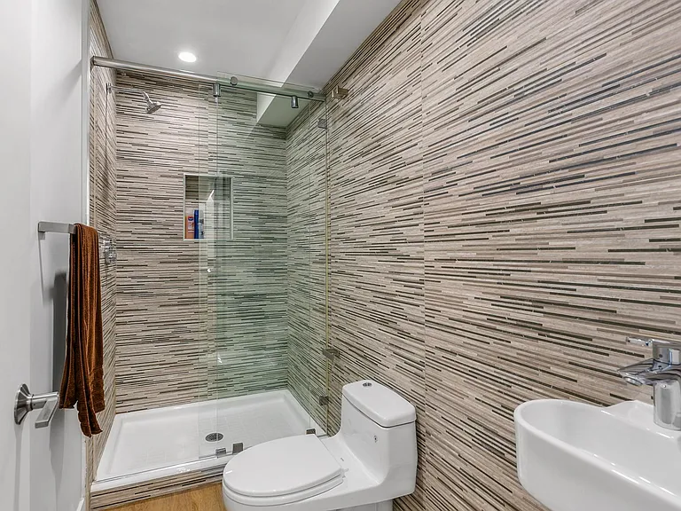 900 Wilshire Blvd #7 — Photo 13