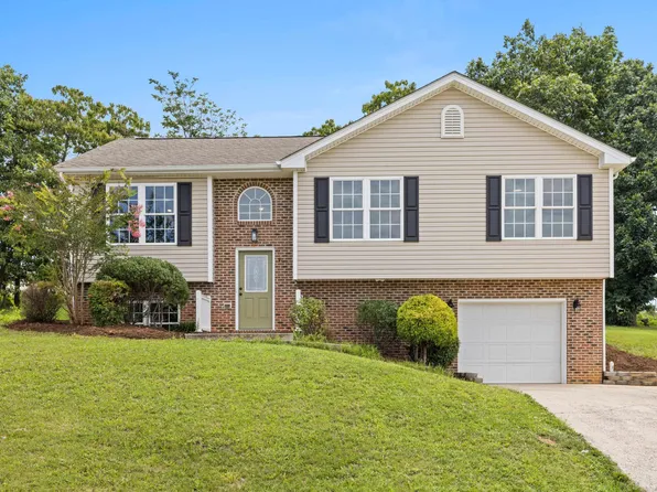 91 Lofty Cir, Stuarts Draft, VA 24477