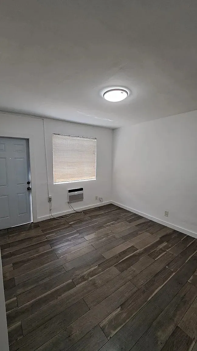 1703 Thomas Street, Unit 4 — Photo 1