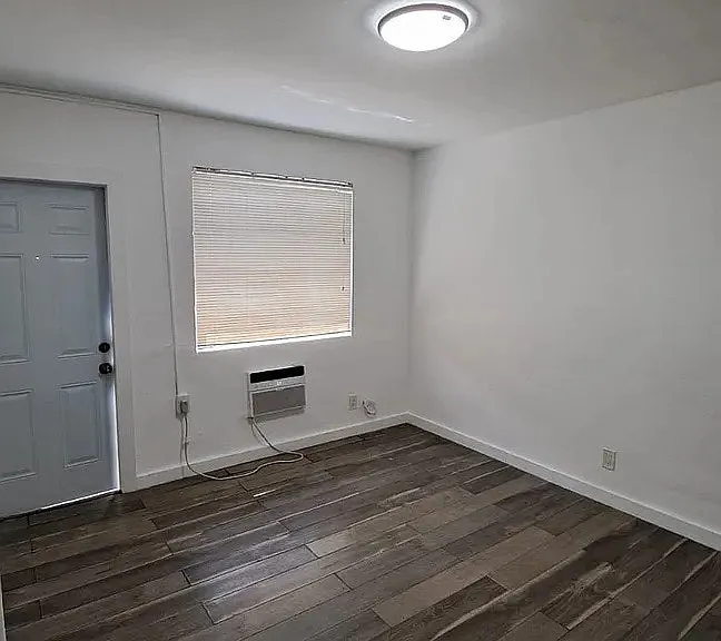 1703 Thomas St #4 — Photo 1