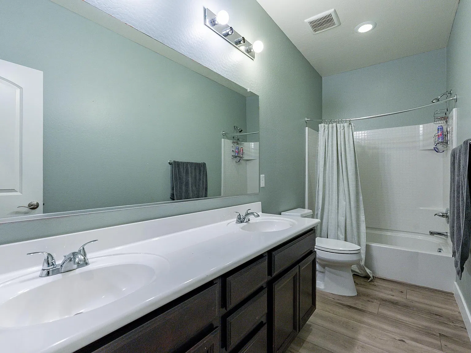 4 bed, 2309 sqft, $3,150 — Photo 4