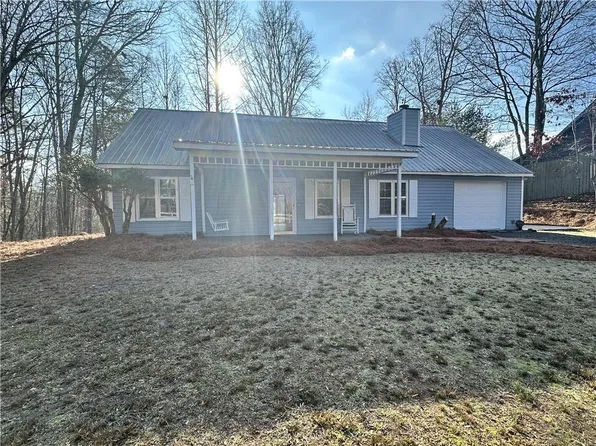 1749 Newport Dr, Ellijay, GA 30540
