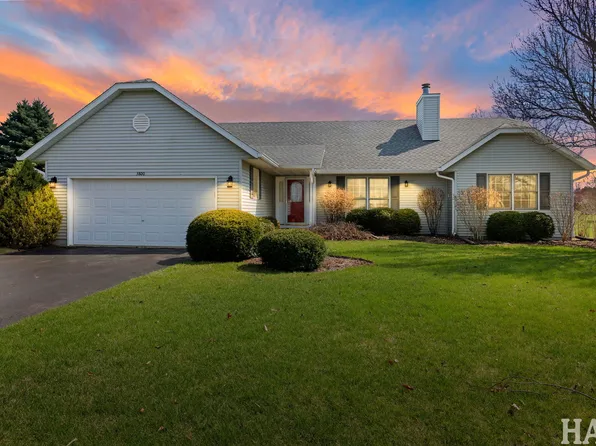 3800 Twin Oaks Dr, Wonder Lake, IL 60097