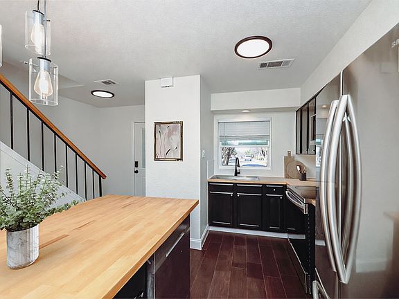 3rd image of 826 Wildwood Ln #828