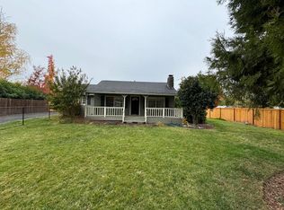 1890 Cloverlawn Dr, Grants Pass, OR 97527