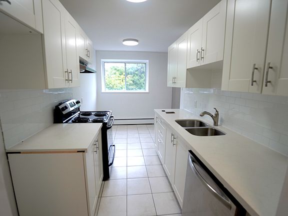 2nd image of 21 Balmoral Ave S #204