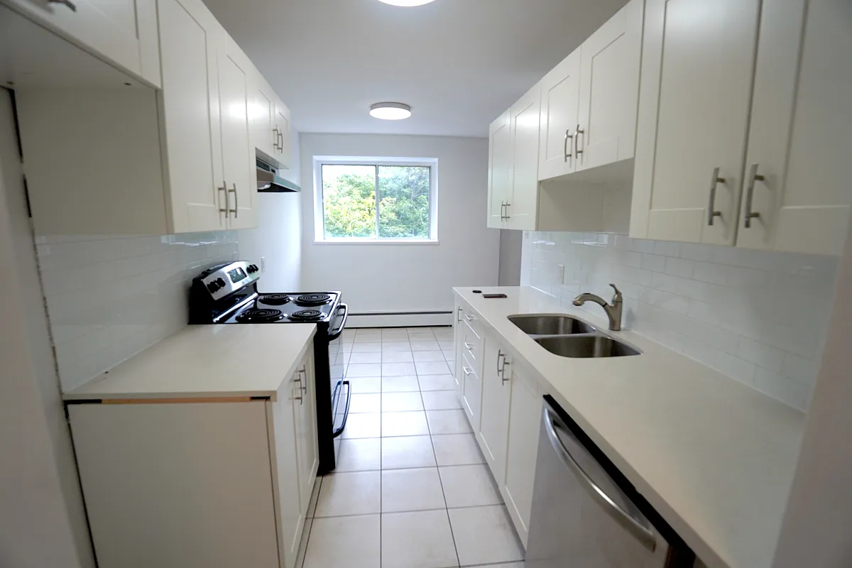 Building Photo - 21 Balmoral Ave S #204