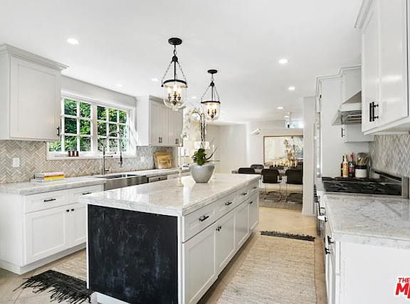 gourmet kitchen