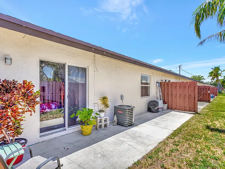 1919 Doffer Ln — Photo 21