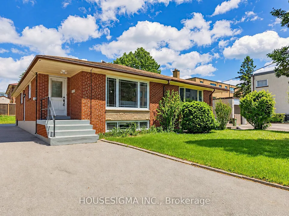 51 Tisdale Ave #MAIN FLOOR
