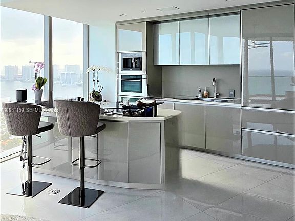 4th image of 18975 Collins Ave Unit 2504