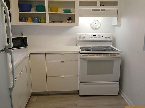 3rd image of 721 Lori Drive #309