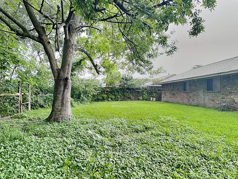 This serene outdoor setting fe