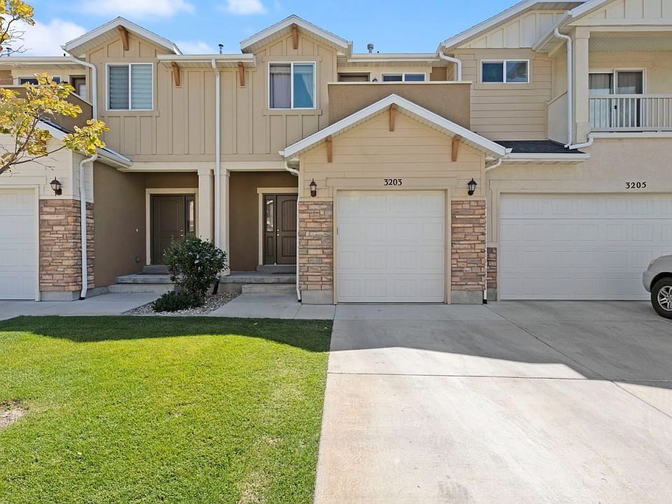 1st image of 3203 W Desert Lily Dr