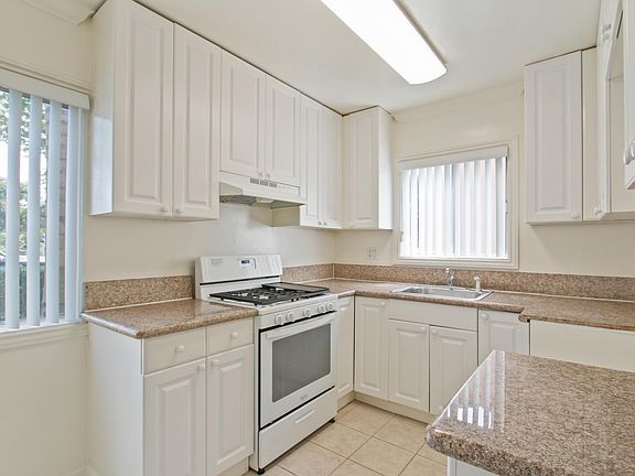 3rd image of 2116 20th St APT 1