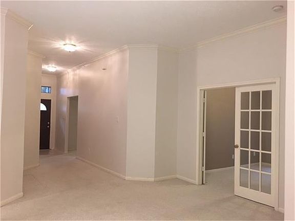 3rd image of 211 Briarglen Dr