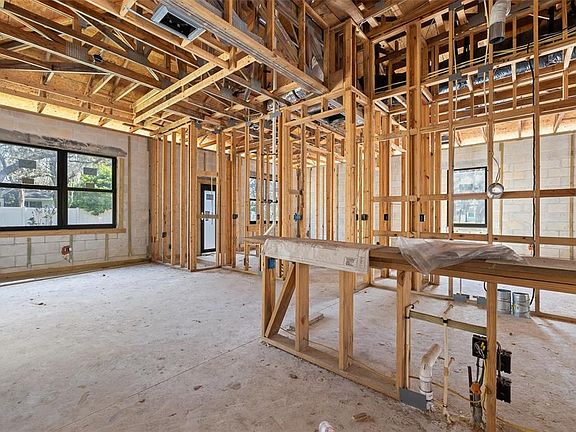 5th image of 4531 Yorkshire Ln