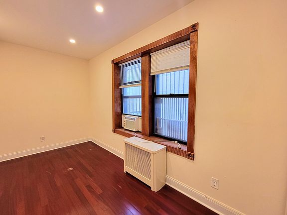 4th image of 137 E 29th St #1U