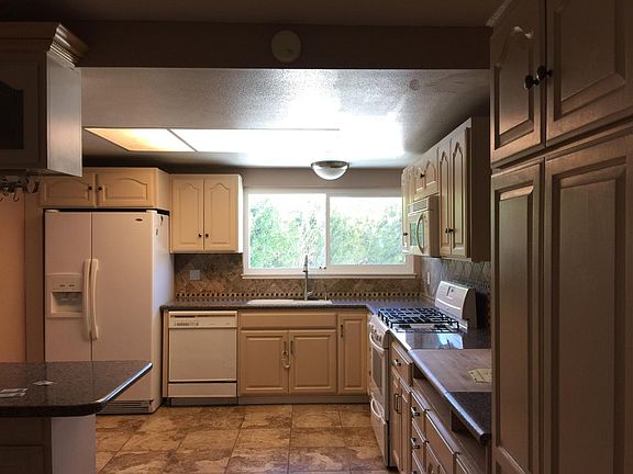 3rd image of 32 Barcelona Ct