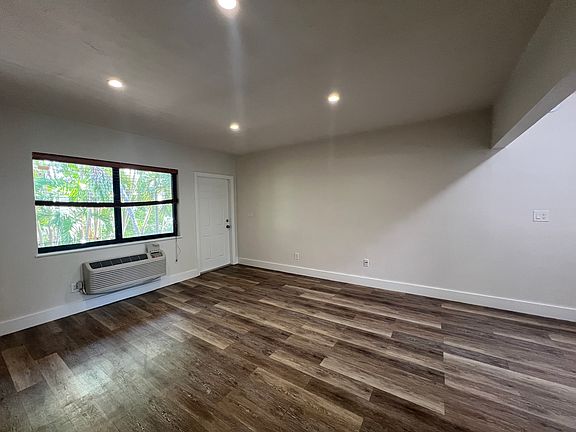 5th image of 3110 Aviation Ave #14