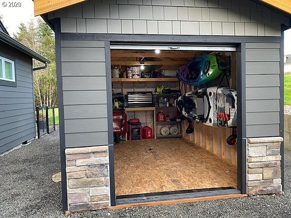 3rd image of 69 Silver Shores Dr