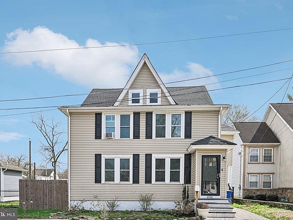 3rd image of 206 Chestnut St