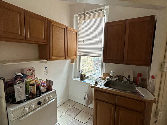 4th image of 2410 Kings Hwy