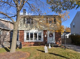 5664 N Lydell Ave, Whitefish Bay, WI 53217