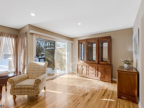 5th image of 22 Stone Run Rd