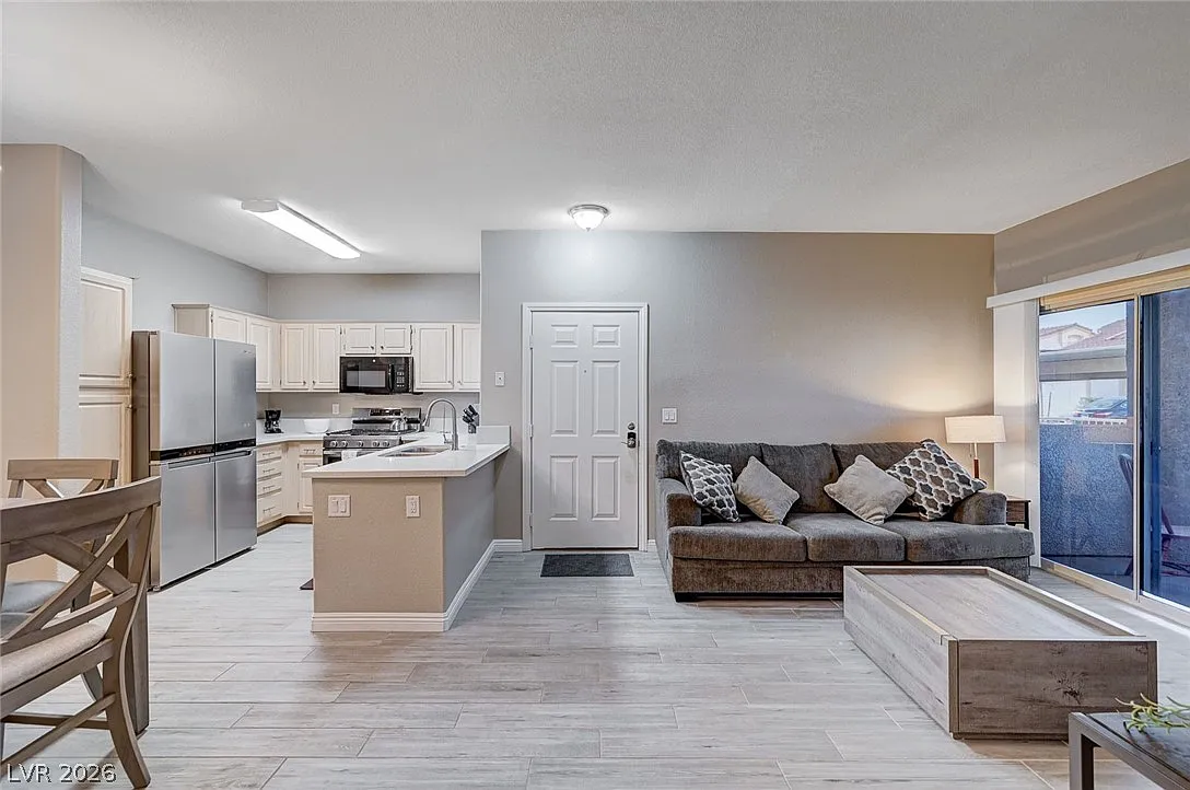 1 bed, 1.0 bath, 710 sqft, $3,000 — Photo 1