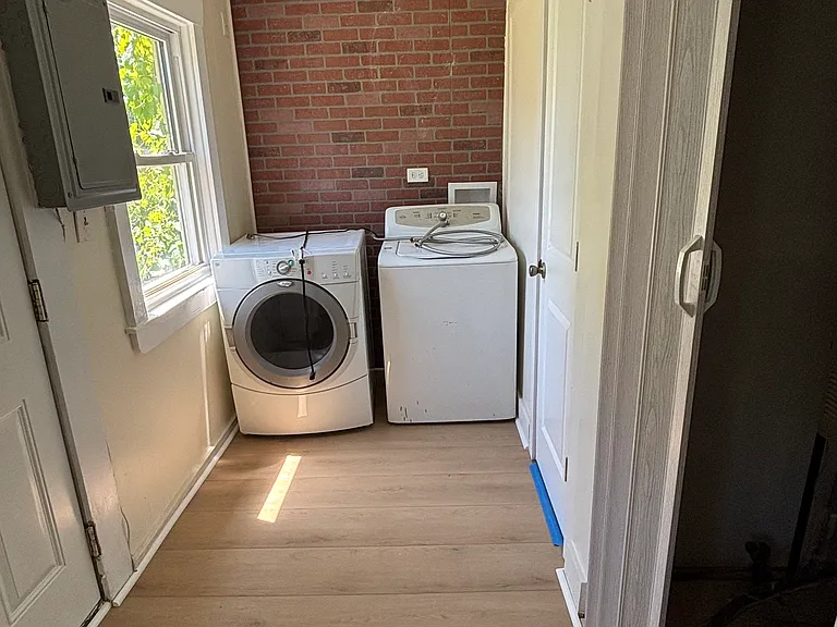 107 W Hayes Ave — Photo 3
