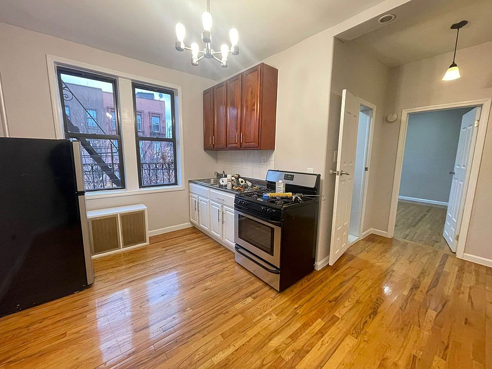 1st image of 121 Jefferson Ave APT 13