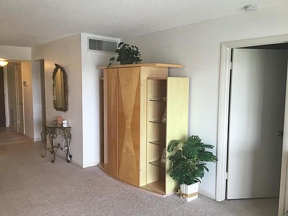4th image of 4489 Luxemburg Court #304