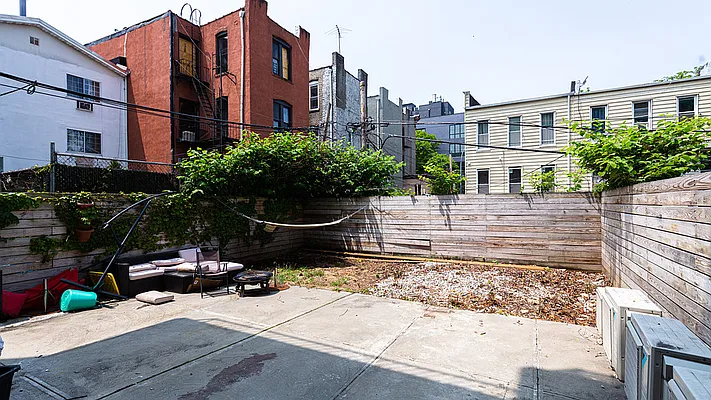 Rented by Nooklyn NYC LLC | media 11