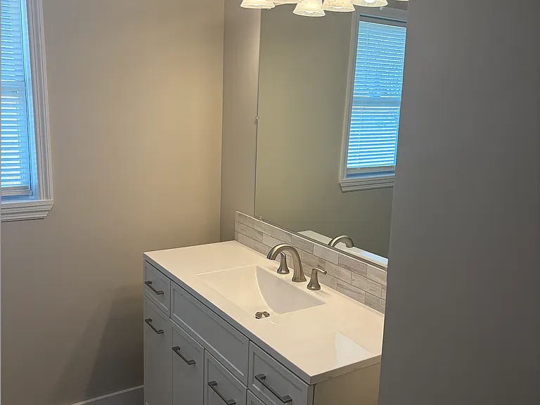 Main Bathroom vanity