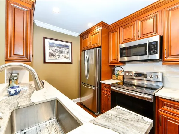 300 Johnson Ferry Rd NE Unit A713, Sandy Springs, GA 30328
