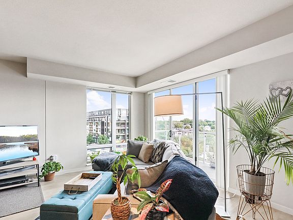 5th image of 2904 Lyndale Ave S APT 417