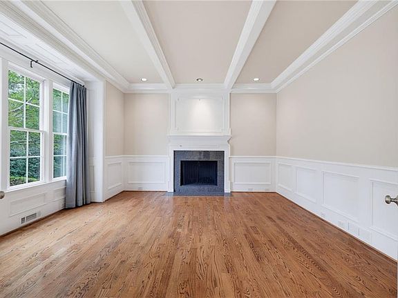 4th image of 4812 Ridgeview Rd