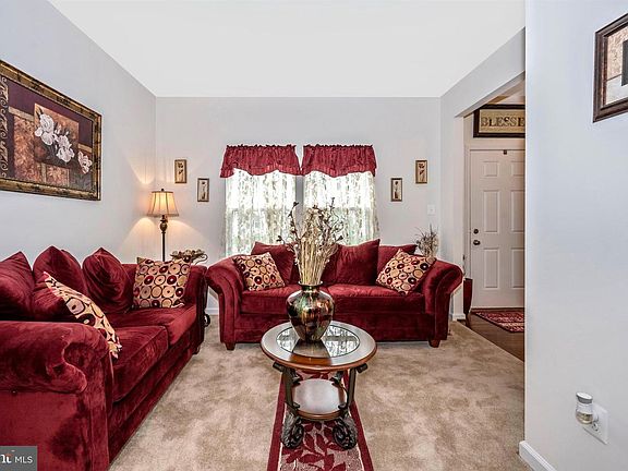 5th image of 18410 Roslin Pl