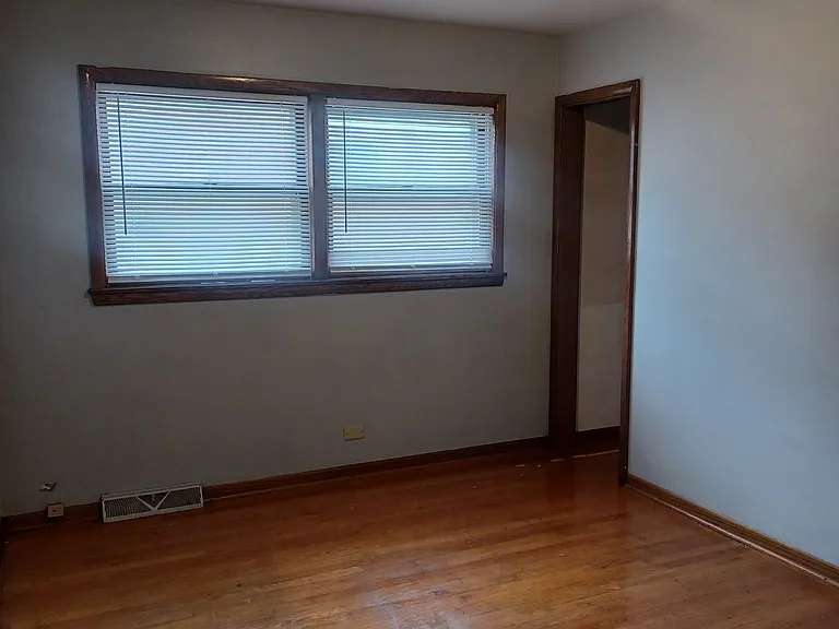 13816 S Tracy Ave — Photo 10