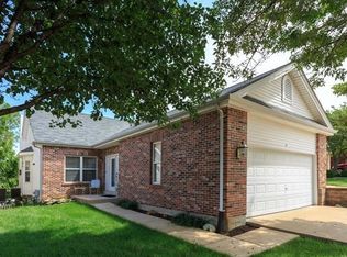 321 Holloway Ridge Ct, Ballwin, MO 63011