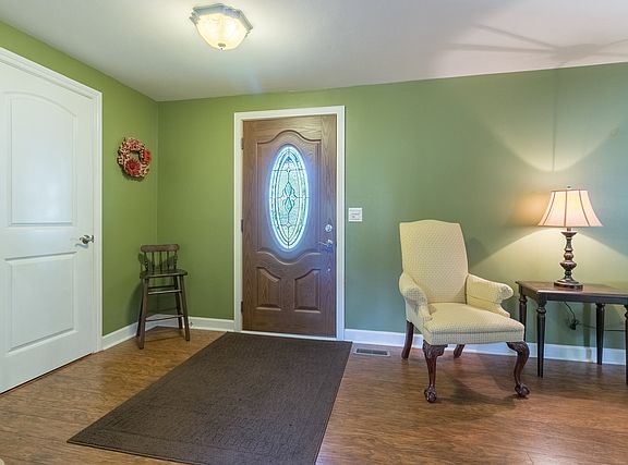 3rd image of 1064 Oakwood Ct